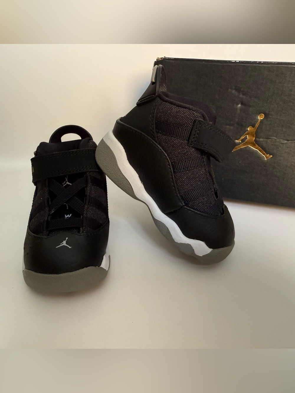 NIB Jordan 6 Rings BT Kids Mid-Top Sneakers Black/White/Silver US 4C 323420-021